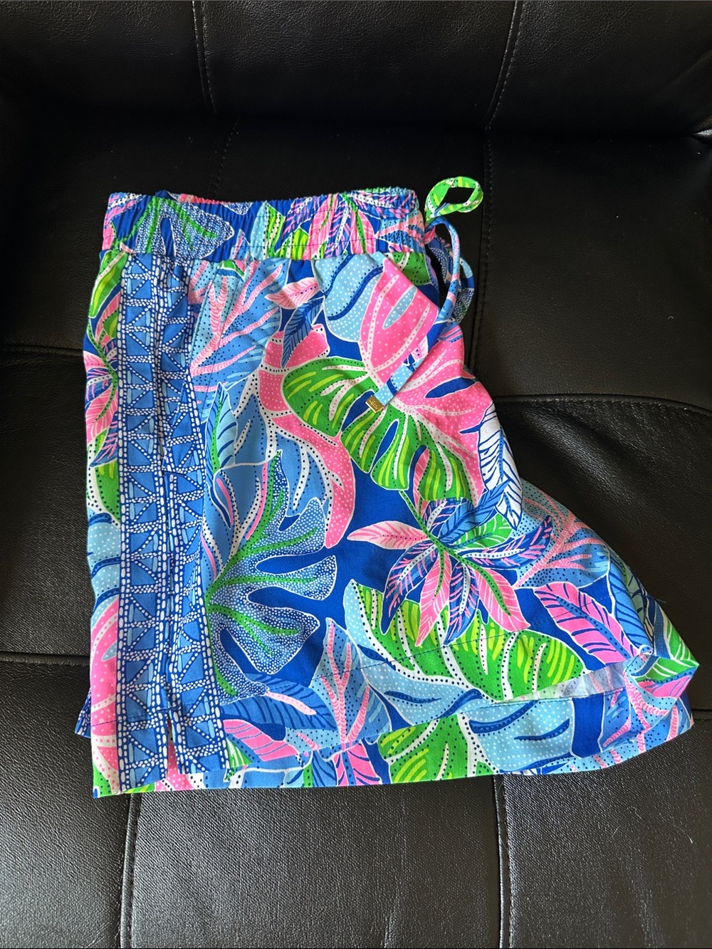 NWOT Lilly Katia stretchy drawstring shorts Grotto Beleaf in Yourself M